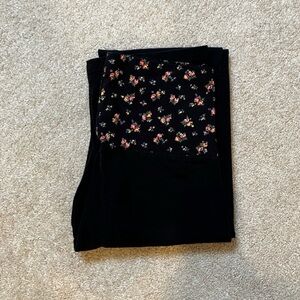 Aerie Black Slim Gym Straight Leg Leggings / Yoga Pants with Floral Waistband XS
